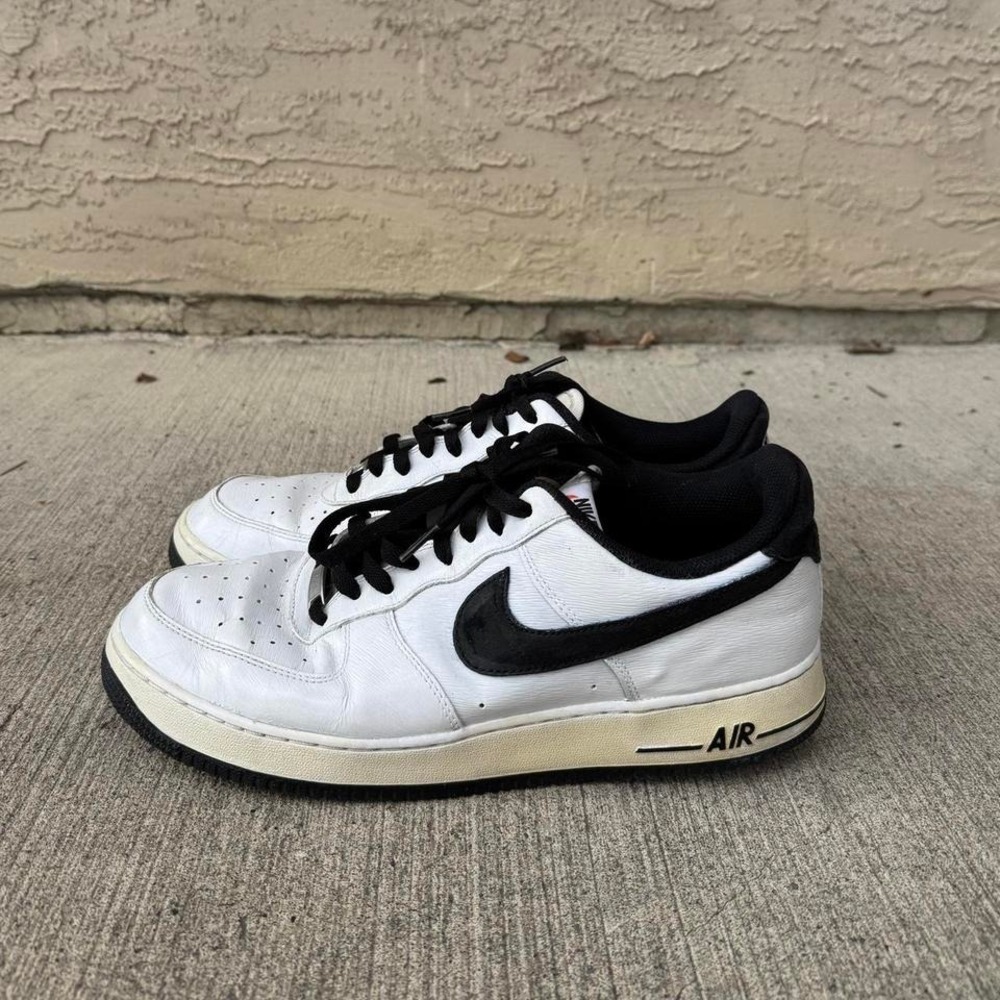 BLACK & WHITE NIKE AIR FORCE 1 LOW SNEAKERS